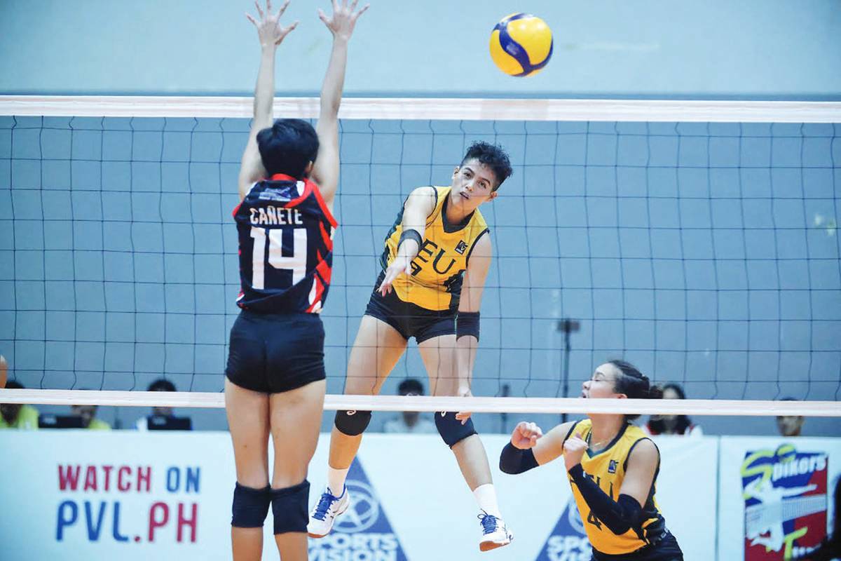 Far Eastern University Lady Tamaraws’ Chenie Tagaod goes for a powerful hit against a University of the East Lady Warriors player. (V-League photo)