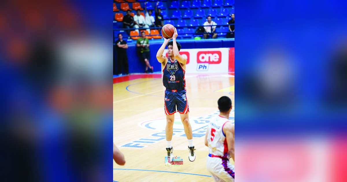 Jeffrey Ryan Ongteco spearheaded the offense in Iloilo United Royals’ win over Rizal XentroMall Golden Coolers. (MPBL photo)  