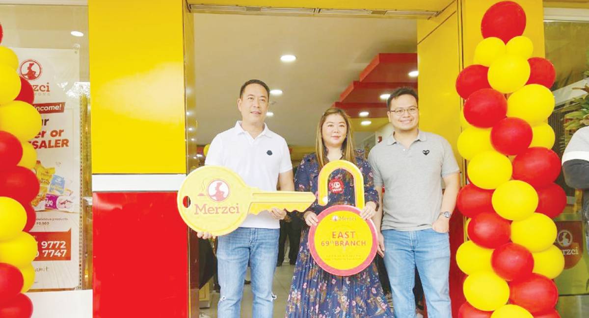 Merzci East Bacolod Branch officially opened with Mr. Jonathan Manuel Lo, Mr. Jeremy Manuel Lo, and Councilor Cindy Rojas. 