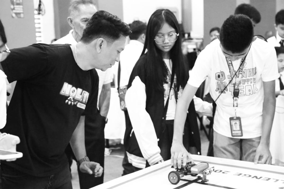 Students in Negros Occidental compete in the sumo bots category of the “Battle of Bots: Provincial Level Robotics Competition” in Bacolod City. Ma. Cristina Orbecido, vocational school administrator of Negros Occidental Language and Information Technology Center, says they will continue to engage students in a robotics and intelligent machines program to produce young Negrense inventors. (Negros Occidental Language and Information Technology Center)