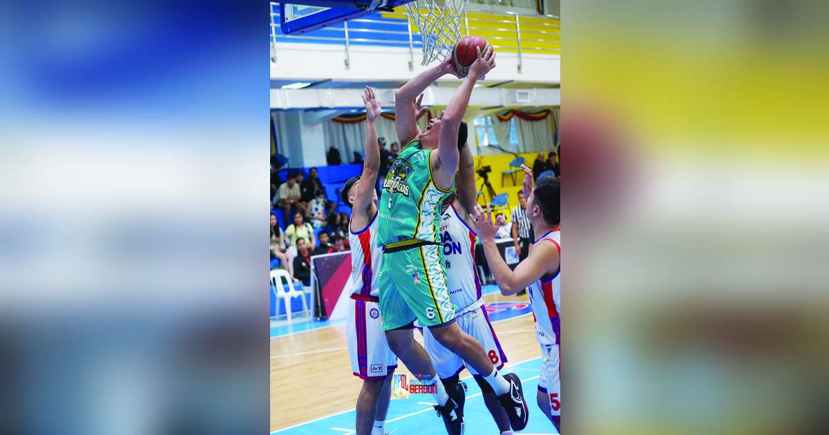 Robert Bartolo’s double-double was not enough to lead Negros Pau Muscovados past Bacoor City Strikers. (MPBL photo)