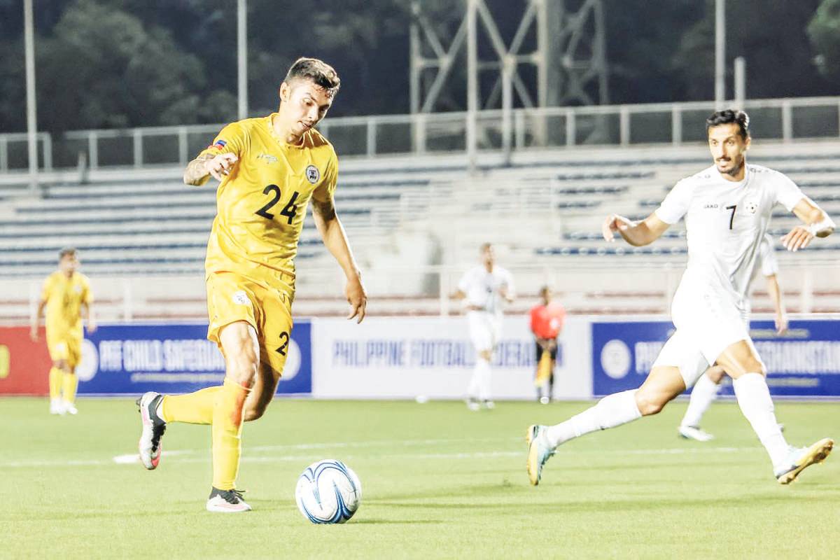 Philippine Azkals’ John Patrick Strauss prepares to kick the ball up during their international friendly match against Afghanistan. (PFF photo)