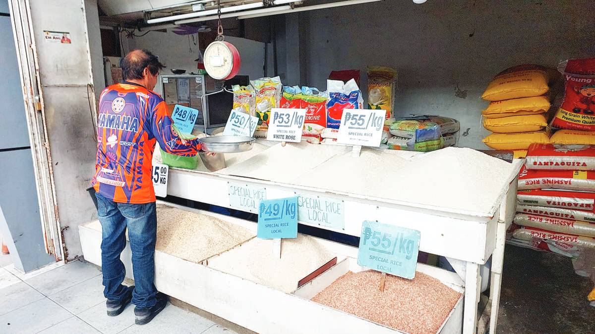 Rice prices on some market stalls across Negros Occidental will be closely monitored by the Office of the Provincial Agriculturist after President Ferdinand Marcos, Jr. approved a recommendation to impose a mandated price ceiling of P41 per kilo for regular-milled rice and P45 per kilo for well-milled rice amid the current surge in retail prices across the country. Story on page 2. (Aksyon Radyo Bacolod photo) 