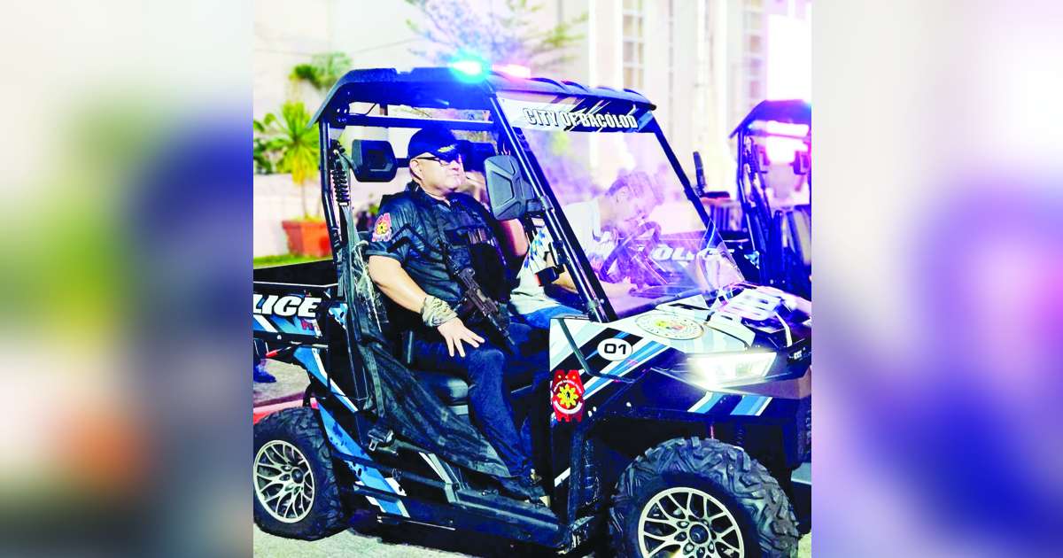 Bacolod City Police Office director Colonel Noel Aliño (left) and Mayor Alfredo Abelardo Benitez check out an all-terrain vehicle (ATV) on Tuesday, October 10, 2023. The ATVs will be used to enhance mobile patrol capabilities and to increase police visibility for the ongoing 44th MassKara Festival. Story on page 2. (BCPO photo)