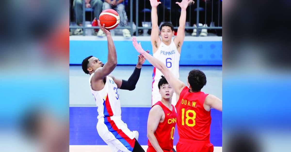 Justin Brownlee single-handedly carries Gilas Pilipinas past China in the 19th Asian Games men's basketball semifinals. (PSC/POC Media Group photo)