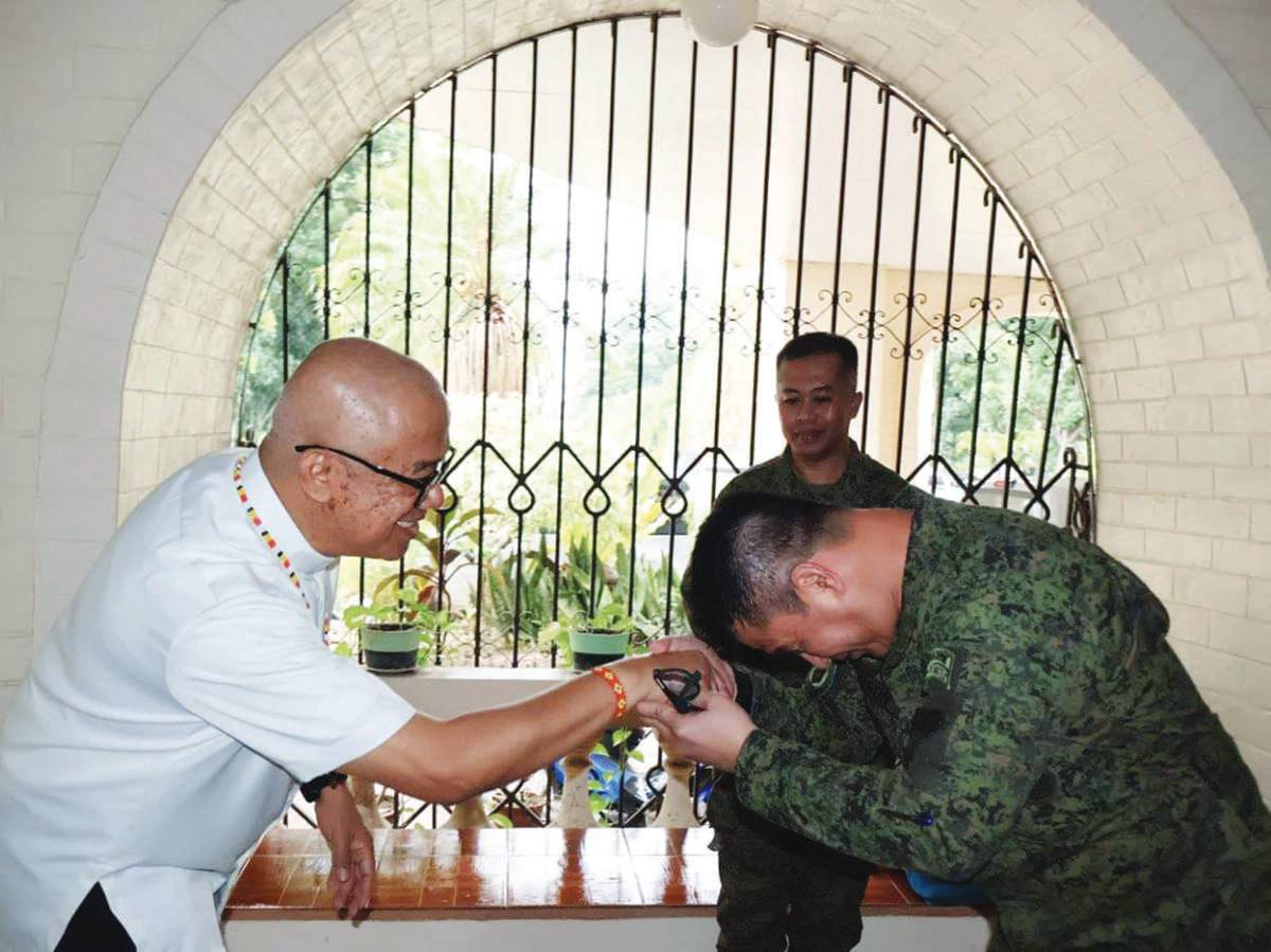 Major General Marion Sison, 3rd Infantry Division commander, pays a courtesy visit to Bishop Gerardo Alminaza at the Bishop's Home at Barangay Palampas in Negros Occidental’s San Carlos City on Sunday, October 8, 2023. The Army sought blessings and support for peace and development efforts in Negros Island. (3ID photo)