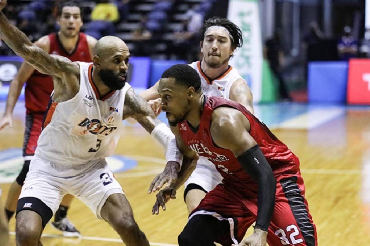 Tony Bishop while contending with Justin Brownlee. (PBA Images / File)