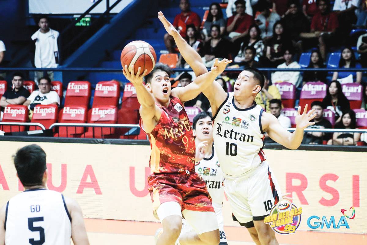 Mapua University Cardinals’ Vince Cuajao wards off the defense of Colegio de San Juan de Letran Knights’ Vince Cuajao for an inside hit. (NCAA / GMA Sports photo)