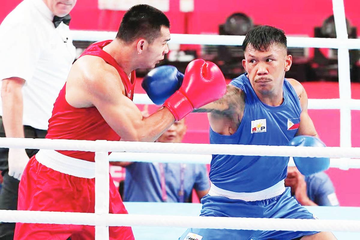 Filipino boxer Eumir Marcial in action against Thailand's Weerapon Jongjoho in the 19th Asian Games. (POC-PSC Media Pool photo)