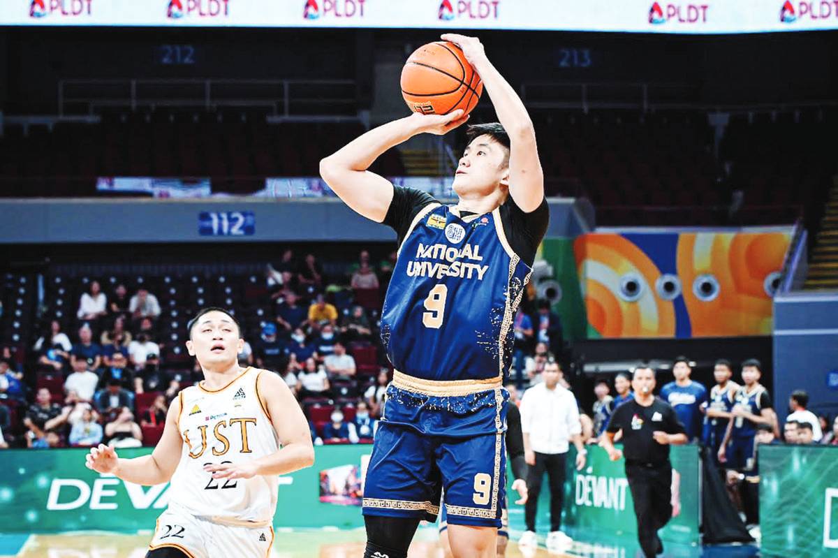 Bacolodnon Donn Lim of the National University Bulldogs pulls up for a jumper as University of Santo Tomas Growling Tigers’ Paul Manalang looks on. (UAAP photo)