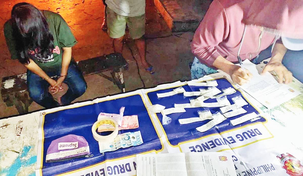 Zenaida Juguan Samodio was arrested after she sold suspected shabu worth P1,000 to undercover police at Gardenville Subdivision in Bacolod City’s Barangay Tangub on Monday night, October 2, 2023. Operatives also recovered a P659,600 worth of suspected illegal drugs from her possession. (Brigada News FM 103.1 Bacolod photo)