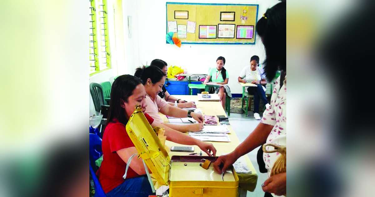 Residents exercise their right of suffrage at the A.L. Jayme Elementary School in Bacolod City’s Barangay Mansilingan during the barangay and Sangguniang Kabataan elections yesterday, October 30, 2023. (Bacolod PIO photo)