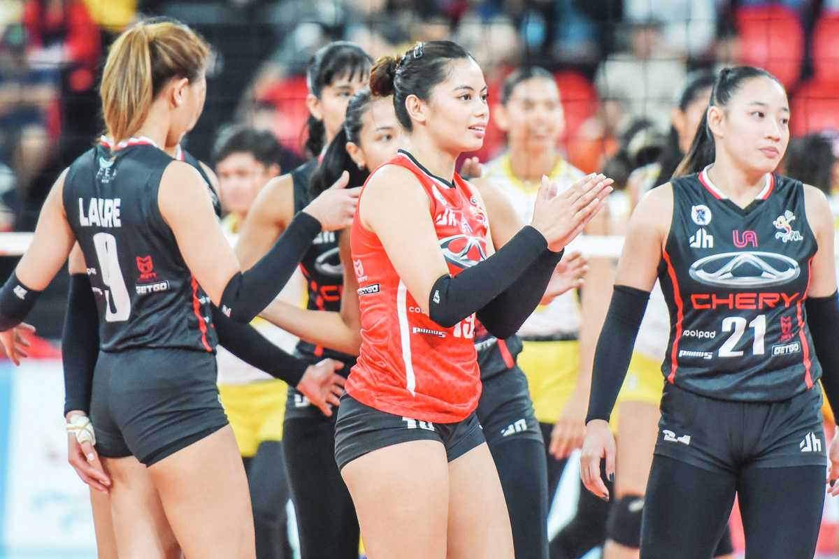 Jennifer Nierva and the Chery Tiggo Crossovers clinched a semifinals seat in the PVL All-Filipino Conference after defeating the F2 Logistics Cargo Movers on Saturday, November 25, 2023. (PVL photo)