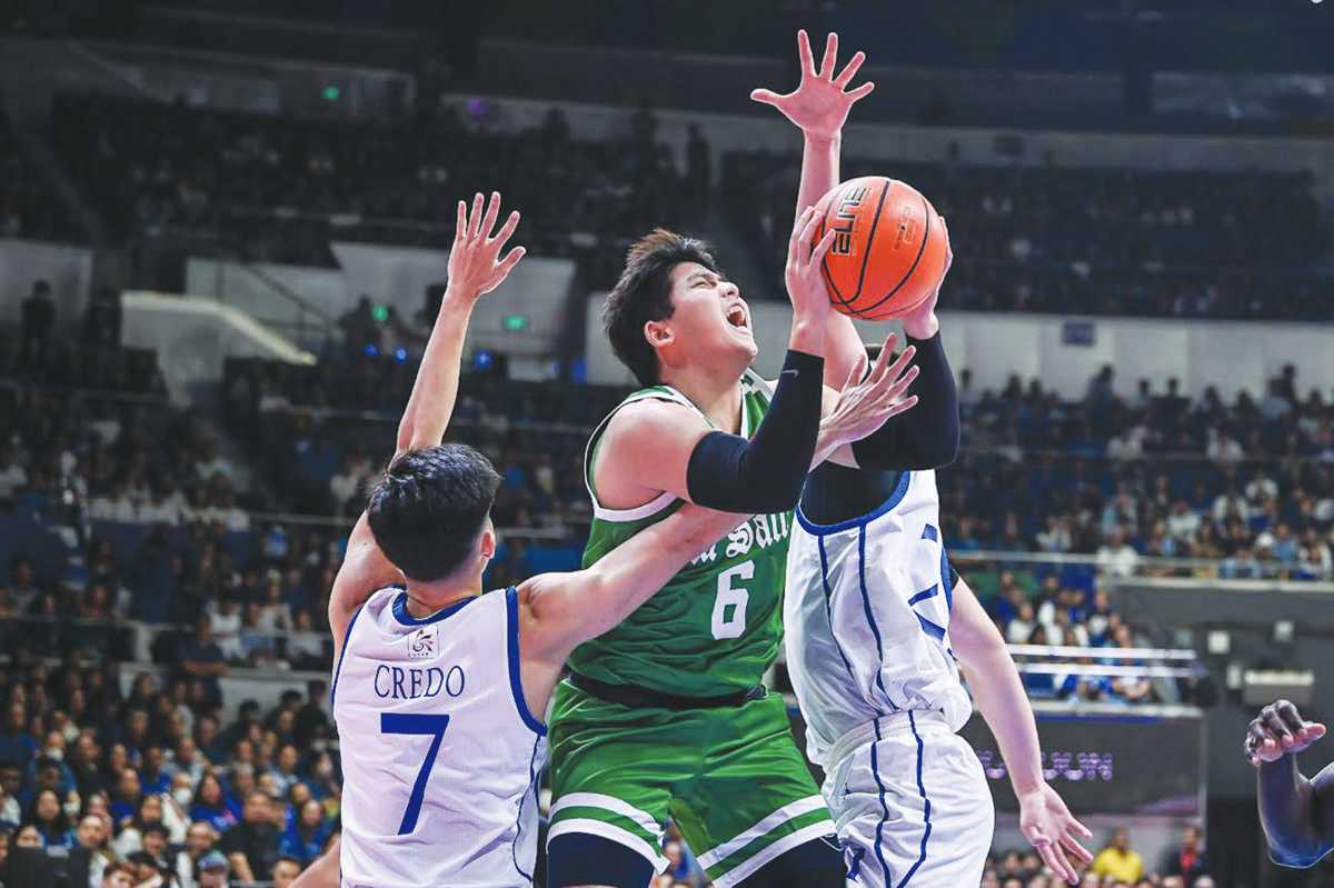 De La Salle University Green Archers’ Joaqui Manuel was hacked by the defense of Ateneo de Manila University Blue Eagles’ Jason Credo. (UAAP photo)