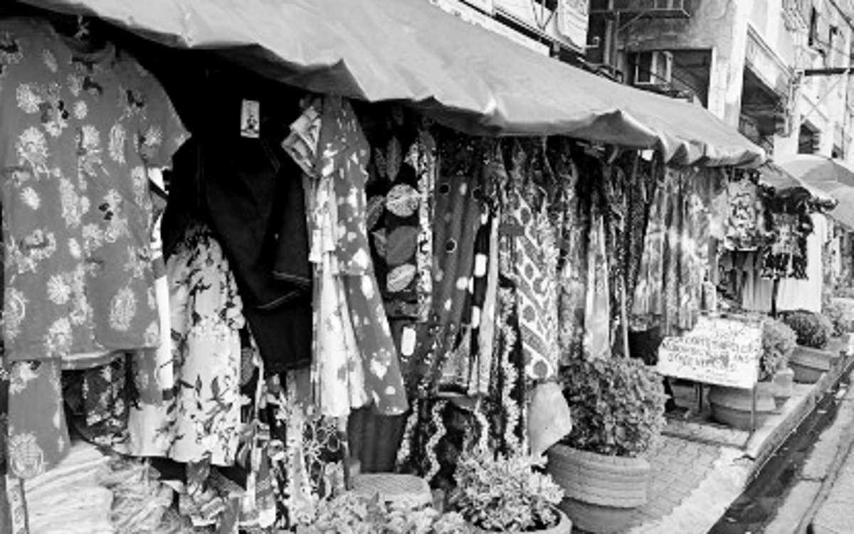 The Iloilo City government allowed vendors to occupy designated sidewalk areas for the holidays. Mayor Jerry P. Treñas signed Executive Order 151, allowing sidewalk vending from December 10 to 31, 2023. (PNA / File photo)