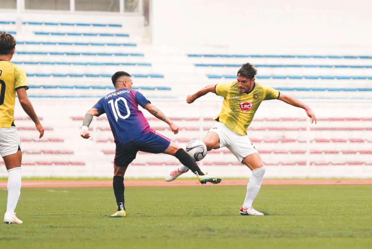Kaya Futbol Club-Iloilo’s Ricardo Sendra and a Stallion-Laguna Football Club player battle for ball possession. (Kaya-Iloilo photo)