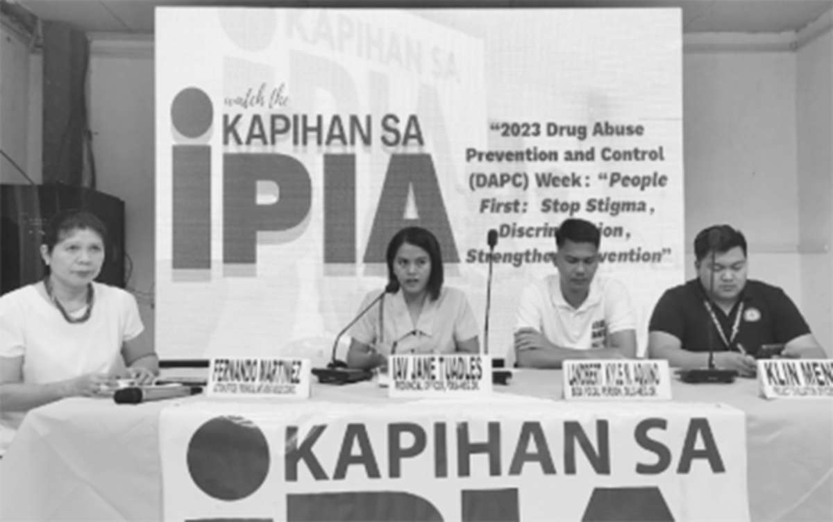 The Philippine Drug Enforcement Agency (PDEA), represented by its provincial chief Jane Tuadles (second from left), says that the supply of shabu coming to Negros Oriental has dwindled. In a Kapihan forum in Dumaguete City to celebrate Drug Abuse Prevention and Control Week, PDEA says relentless operations continue to combat illegal drug abuse. (PIA Negros Oriental / Facebook screengrab)  