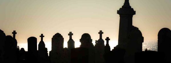 Bacolodnons living near cemeteries find ways to earn this ‘Undas’