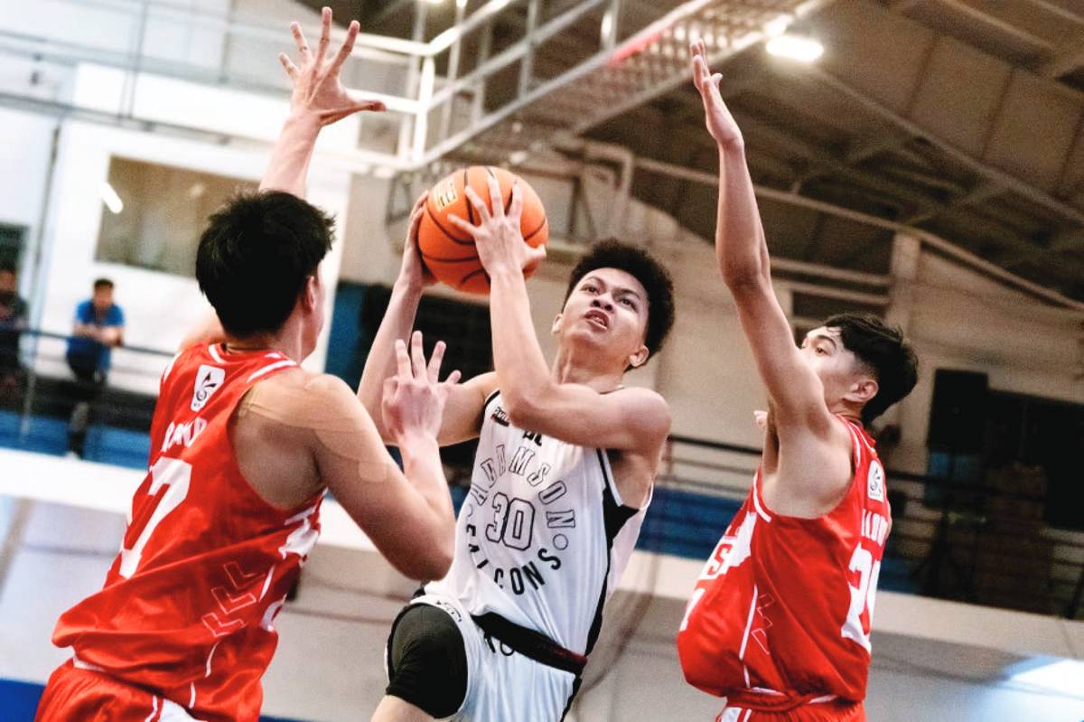 Adamson University's Mark Esperanza in action against the University of the East in the UAAP Season 86 boys' basketball tournament on December 5, 2023. (UAAP Media photo)