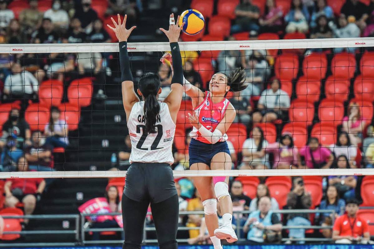 Creamline Cool Smashers’ Alyssa Valdez attempts to score against the defense of Choco Mucho Flying Titans’ Pauline Gaston. (PVL photo)