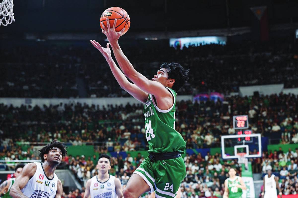 Negrense Mark Nonoy of the De La Salle University Green Archers scoops for a layup during the UAAP Season 86 men’s basketball finals series’ Game 3 against the University of the Philippines Fighting Maroons. (UAAP photo)