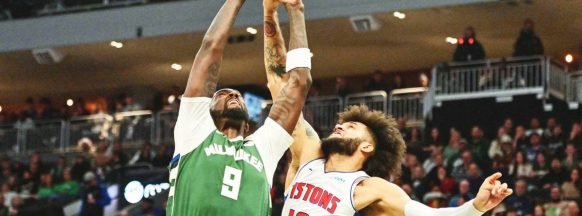 NBA: Hot-shooting Bucks destroy Pistons by 32