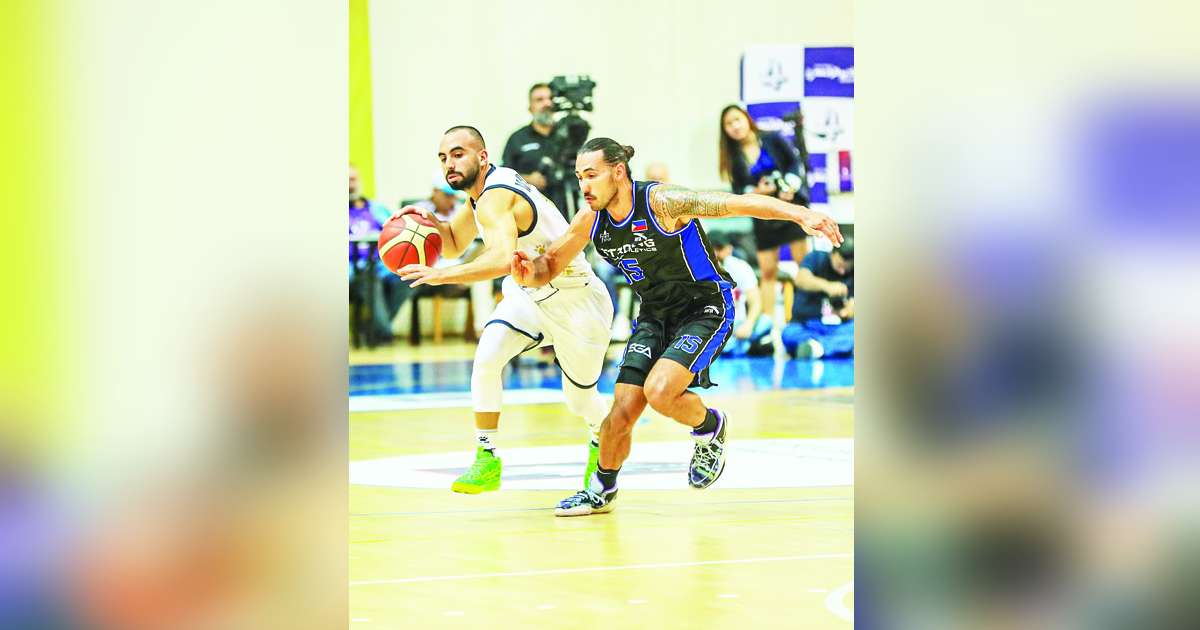 Strong Group Athletics-Philippines’ Jordan Heading tries to steal the ball from an Al-Riyadi player. (UAE Basketball photo) 