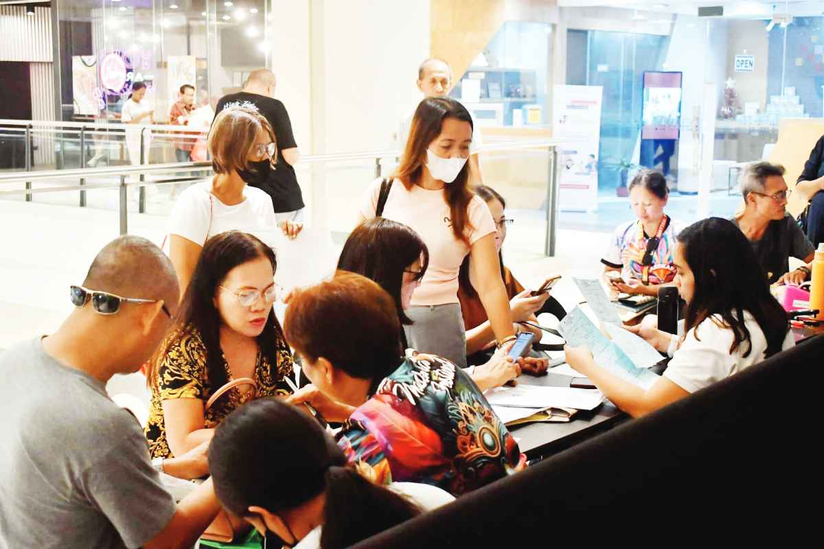 Business owners process their application for permits and other business-related requirements at the Business One-Stop Shop at a mall in Bacolod City. (Bacolod PIO photo)