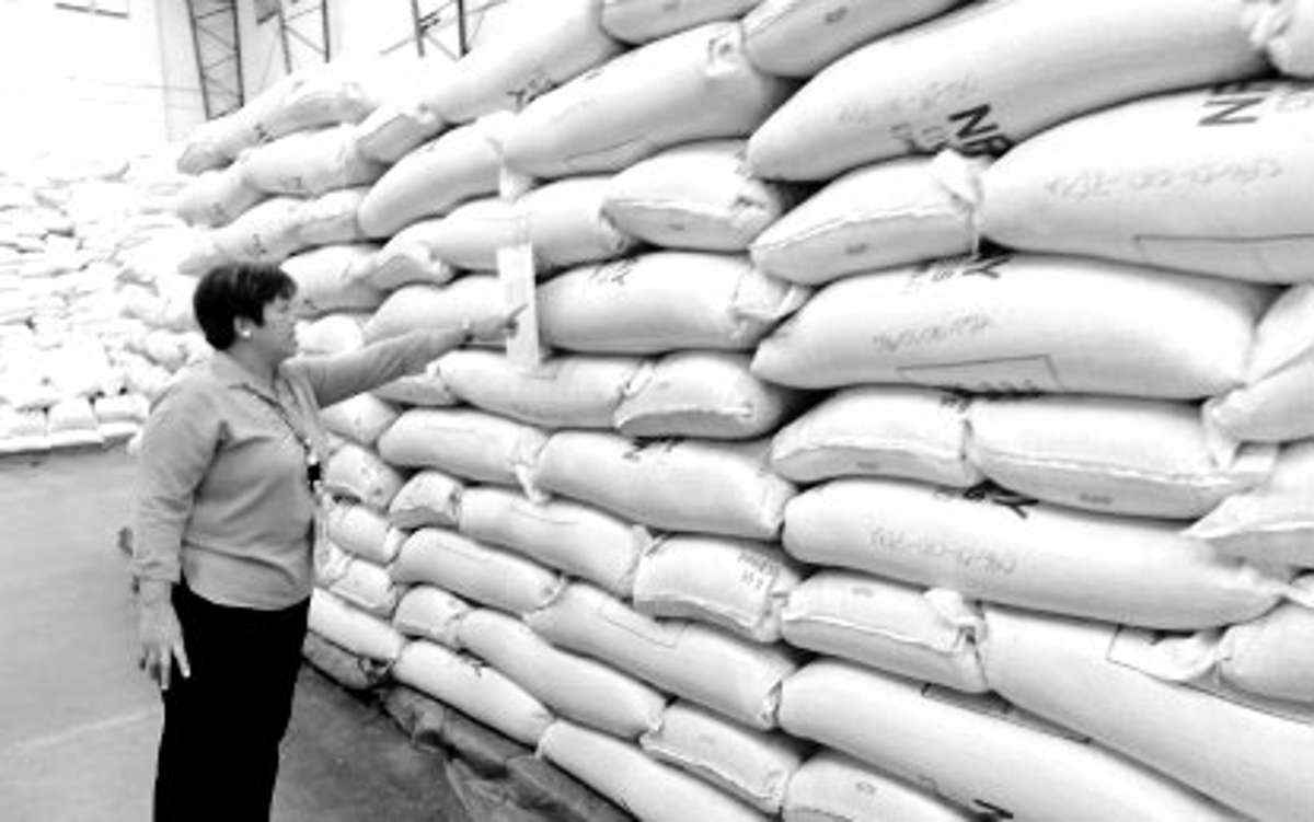 National Food Authority-Negros Oriental general manager Benilda Fidel assures that the province has adequate buffer stock amid the dry spell brought about by the El Niño phenomenon. Currently, there are 10,000 bags of buffer stock in three warehouses, while an additional 10,000 bags will be shipped from Region 6 as augmentation. (PNA / File photo)