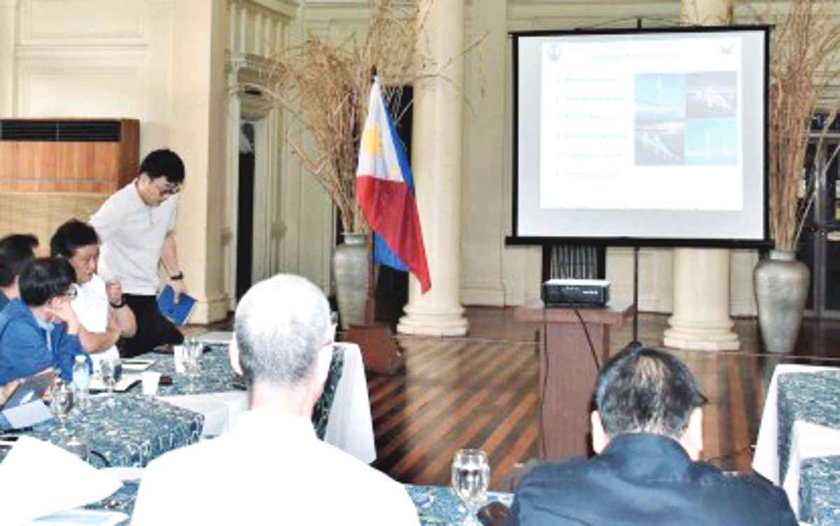 Negros Occidental Governor Eugenio Jose Lacson (seated, left) and Vice Governor Jeffrey Ferrer (right) attend the briefing on the proposed Panay-Guimaras-Negros Island Bridges Project during the courtesy visit of officials of the Department of Public Works and Highways and representatives of Korean joint venture engineering companies at the Capitol Social Hall in Bacolod City on January 22, 2024. The Panay-Guimaras-Negros Island Bridges is a key infrastructure flagship project of the Marcos administration in Western Visayas. (Negros Occidental provincial government photo) 