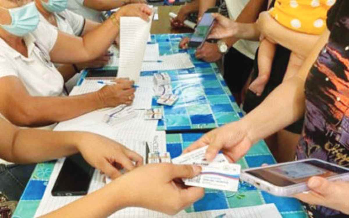 Residents of Barangay Banago receive family health membership cards under the Bacolod City Comprehensive Health Program on February 17, 2024. As of yesterday, the city government has already issued membership cards to some 35,000 families. (Bacolod City Comprehensive Health Program / Facebook photo)