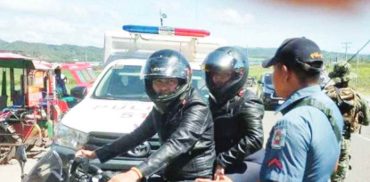 A police operative in San Carlos City, Negros Occidental orients motorcycle riders on the directive of Mayor Renato Gustilo, prohibiting the use of full-face helmets in the city proper to curb crimes, during an operation on Sunday, March 3, 2024. Instead, the wearing of half-face motorcycle helmets is prescribed within the city proper, based on Executive Order 89. (NOCPPO-San Carlos Component City Police Station photo)
