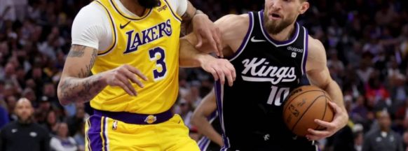 Kings pull away from Lakers, complete season sweep