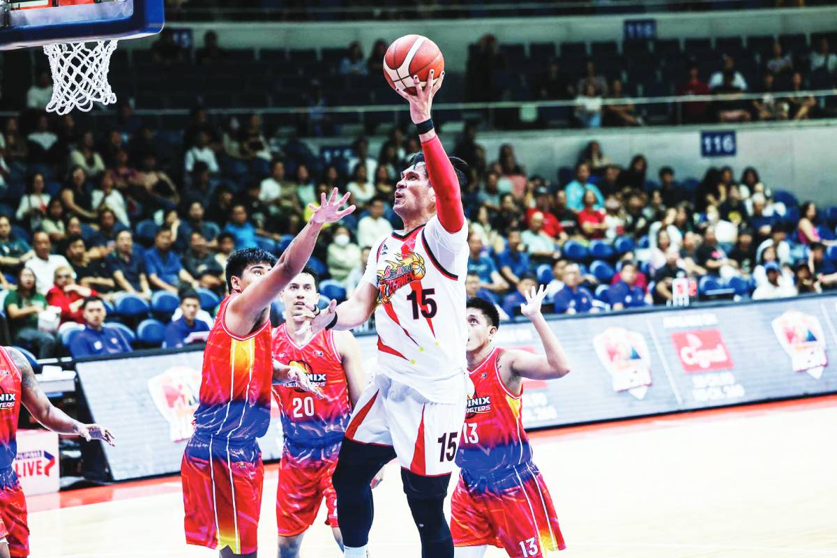 San Miguel Beermen's June Mar Fajardo goes for a one-hander shot. (PBA photo)