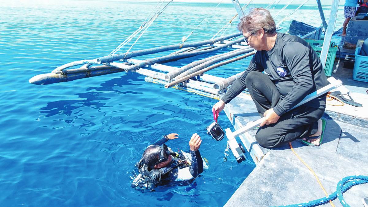 Negros Occidental’s San Carlos City emerged as one of the top sites in the country which boasts high fish biomass and coral cover, according to the University of the Philippines’ Marine Science Institute-Marine Environment and Resources Foundation during their underwater assessment of marine protected areas in the city’s Sipaway Island on Thursday, April 18, 2024. The assessment aims to strengthen and sustain the management of marine protected areas and foster collaboration among communities and local government units. (San Carlos LGU photo)