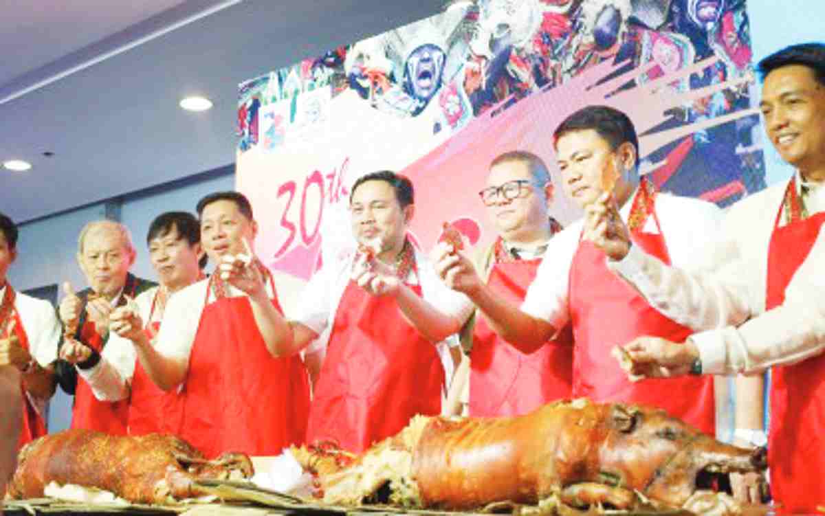 Agriculture officials partake of the roasted pork during the ceremonial lechon choppings at the opening of the 30th Hog Convention and Trade Exhibits on April 18, 2024 at the Iloilo Convention Center. (DA RAFIS 6 photo)