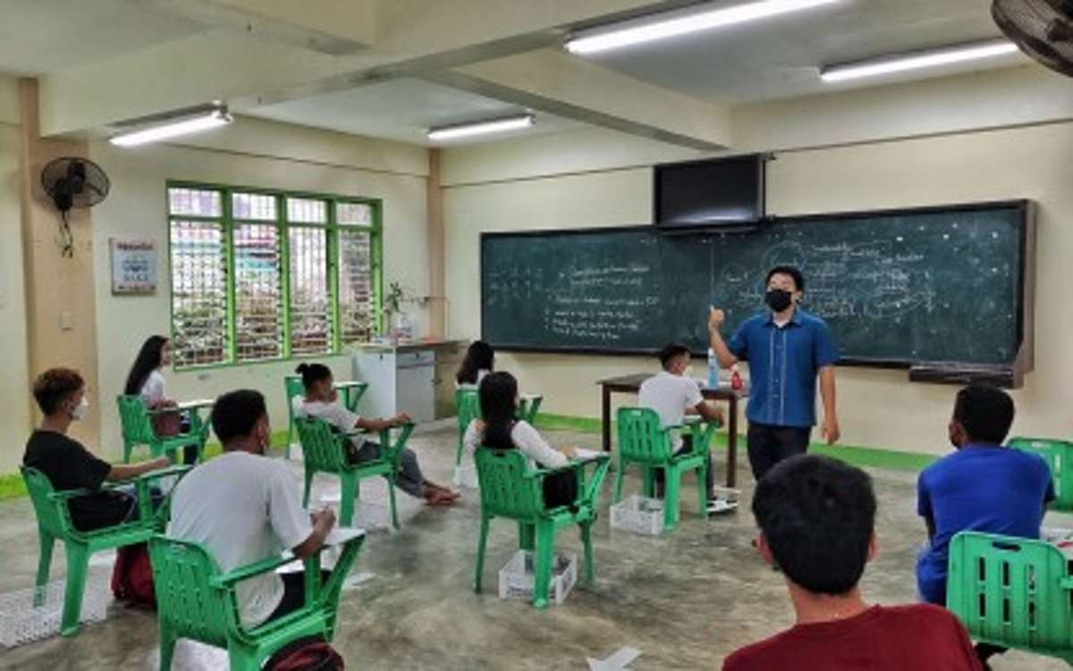 The Department of Education released guidelines on alternate uniforms for teachers and non-teaching personnel in public schools amid scorching heat in various areas in the country, in an advisory on Monday, April 15, 2024. These include polo shirts used in previous DepEd activities and events. (DepEd-Western Visayas photo)