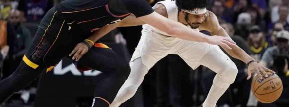 Devin Booker, Kevin Durant power Suns past Cavs