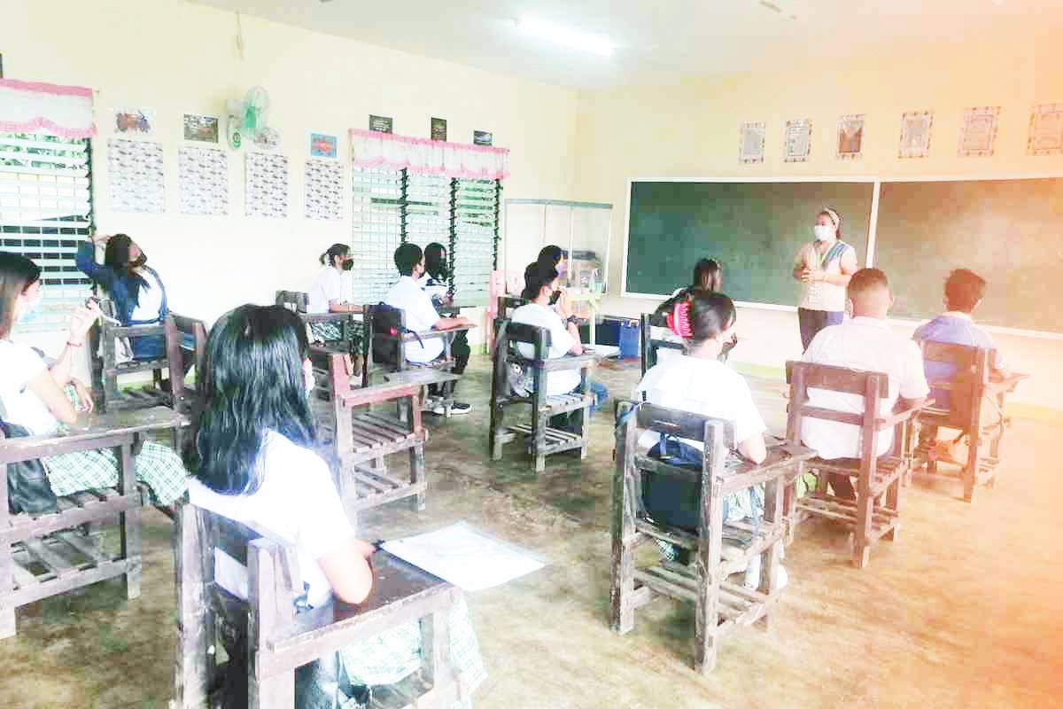 In the past weeks, several schools in Negros Occidental shifted to alternative delivery modes to ensure that the students’ learning is not disrupted by the extreme weather conditions. (thepost.net.ph / File photo)