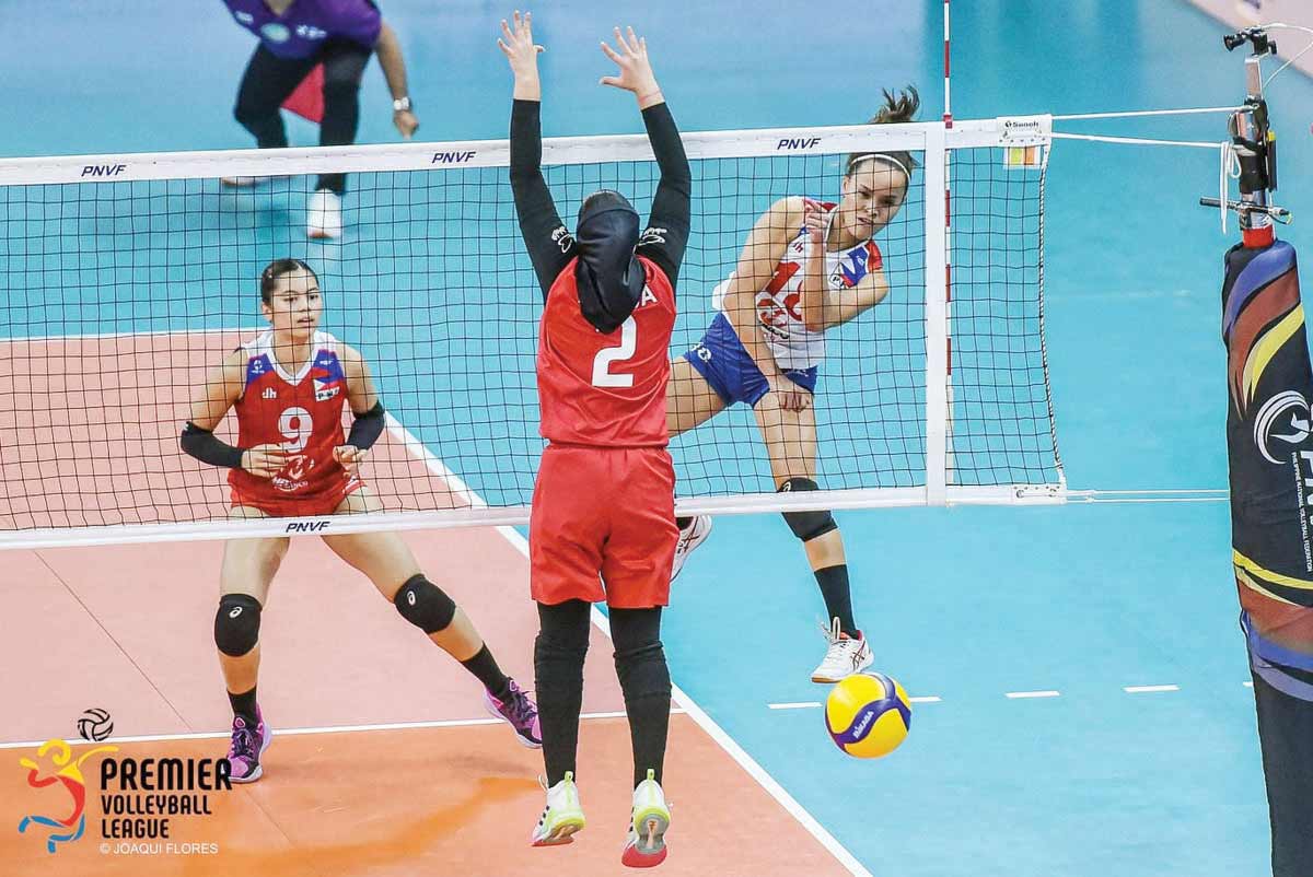 Alas Pilipinas’ Cherry Rondina scores against Iran’s defense. (PVL photo)