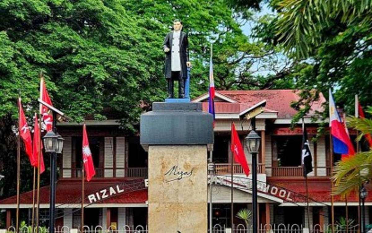 The commemoration of the National Flag Day at Rizal Elementary School in Bacolod City yesterday, May 28, 2024. Simultaneous flag-raising rites were held at five sites across the city to mark the occasion. (BTAO photo)