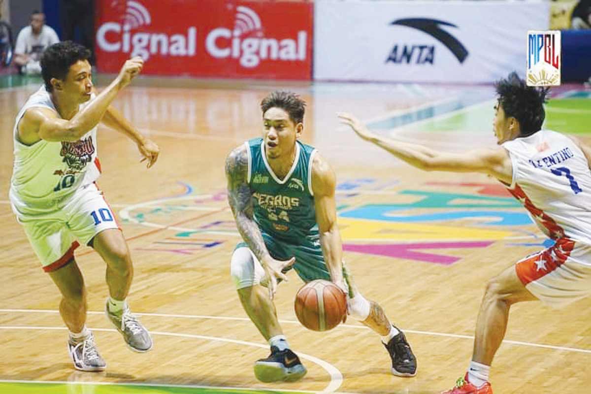 Jeff Comia knocked down timely shots in Negros Muscovados' win over the Iloilo United Royals. (MPBL / File photo)