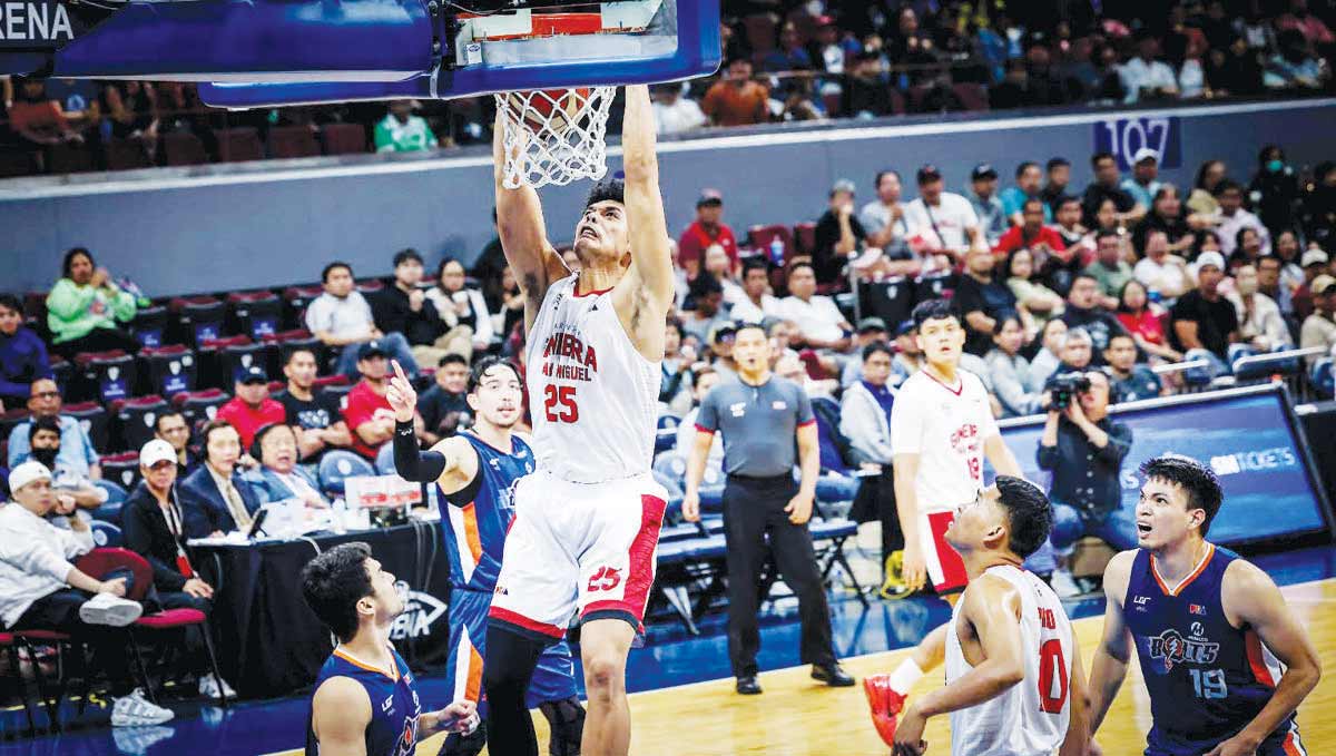 Barangay Ginebra San Miguel Kings’ Japeth Aguilar scores on a two-handed dunk. (PBA photo)