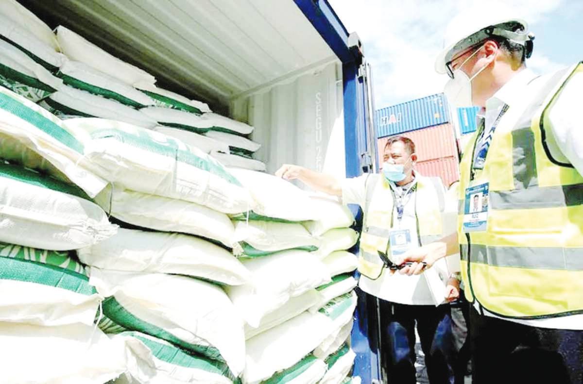 While the Sugar Council acknowledges the need to reduce red tape and streamline importation procedures, they warn that removing non-tariff barriers may not guarantee food security, maintain sufficient supply or improve local production. (Rappler / File photo)