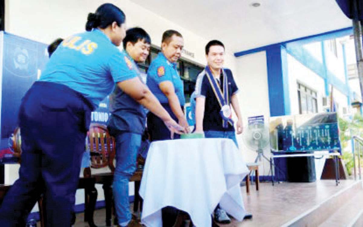 The unveiling of "Project Dasig" anti-criminality reporting system of the Negros Occidental Police Provincial Office at the Talisay Component City Police Station headquarters on Wednesday afternoon, May 8, 2024. Colonel Rainerio de Chavez (third from left), police provincial director, and Talisay City Vice Mayor Jose Nicolas Jalandoni III (right) led the launching of the project. (PNA photo)