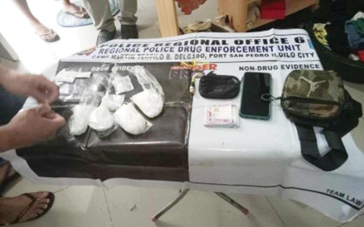 Joint agents of the Regional Police Drug Enforcement Unit and the Philippine Drug Enforcement Agency arrest two suspects and seize P2.8 million worth of suspected shabu during a buy-bust at a residential subdivision in Barangay Tangub, Bacolod City on Thursday afternoon, May 16, 2024. Brigadier General Jack Wanky, regional director of Police Regional Office-Western Visayas, directed operatives to sustain the anti-illegal drugs campaign in the region. (Bacolod City Police Office photo)