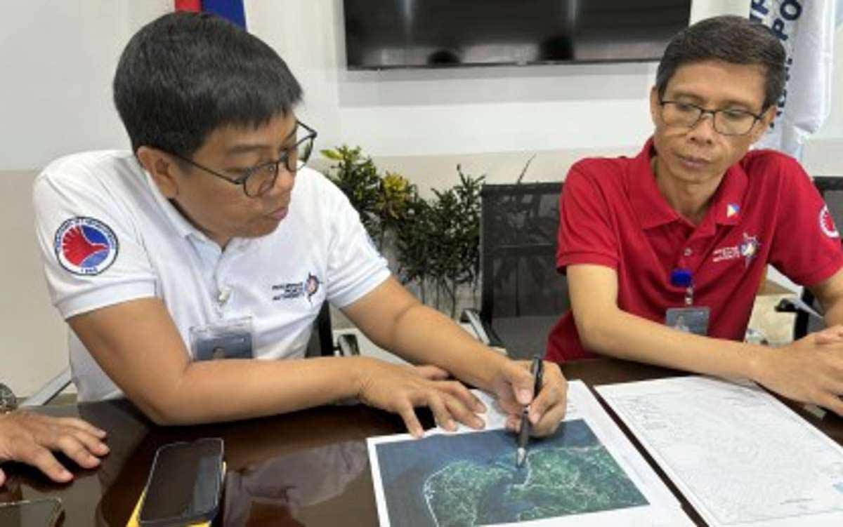 Fernando Mapalo Jr. (left), acting port manager of the Philippine Ports Authority in Dumaguete City, Negros Oriental, explained the ongoing dredging project at Tambobo Bay in Siaton town yesterday, May 21, 2024. He said dredging is necessary to deepen the channel and allow bigger vessels to navigate through the existing Tambobo Bay port. (PNA photo)