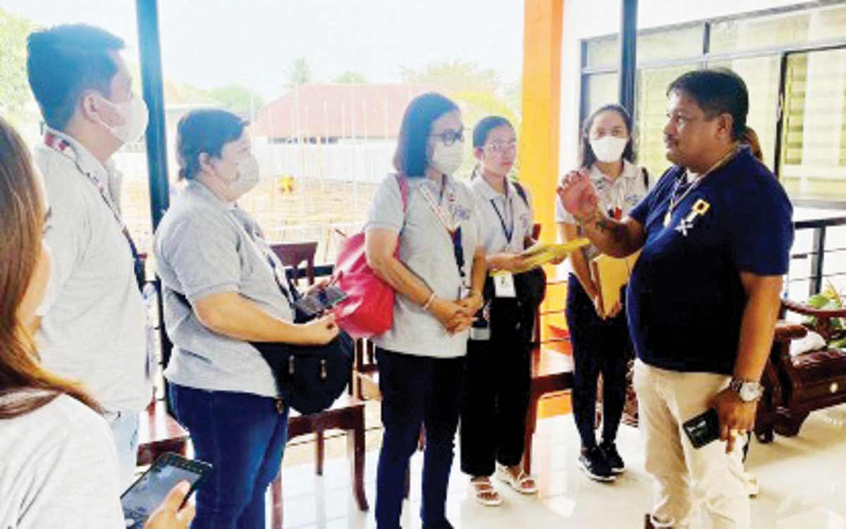 La Castellana Councilor Añejo Nicor (right) meets with Department of Trade and Industry Director Lynna Joy Cardinal (fourth from left) and her team during a courtesy visit at the municipal council office on Friday, June 7, 2024. The DTI monitored the compliance of stores and wet market with the 60-day price freeze implemented after the June 3 eruption of Mt. Kanlaon. (SB Añejo Nicor / Facebook photo)