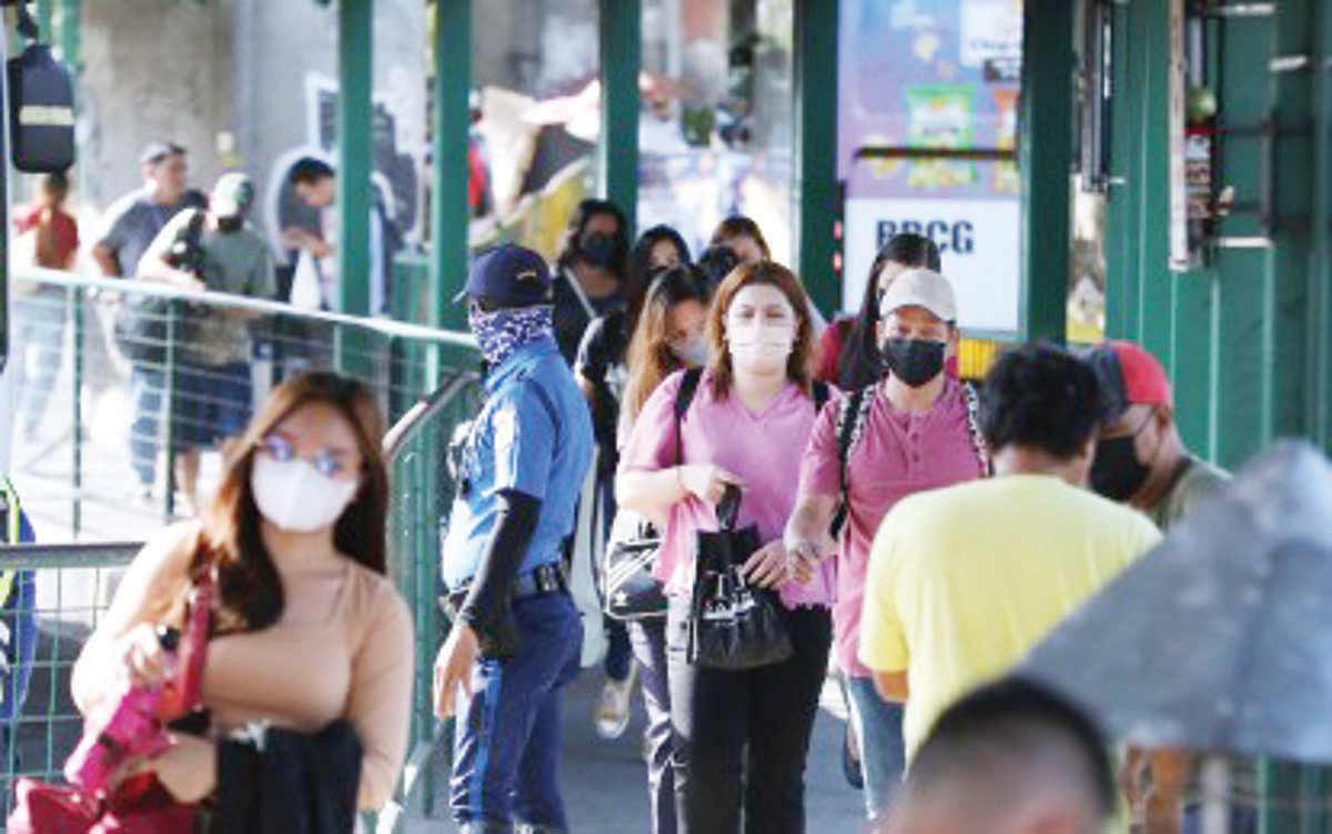 Iloilo City and provincial health offices are urging the public to be vigilant amid the detection of the new COVID-19 subvariants. The public is encouraged to observe minimum health standards. (PNA /  File photo)