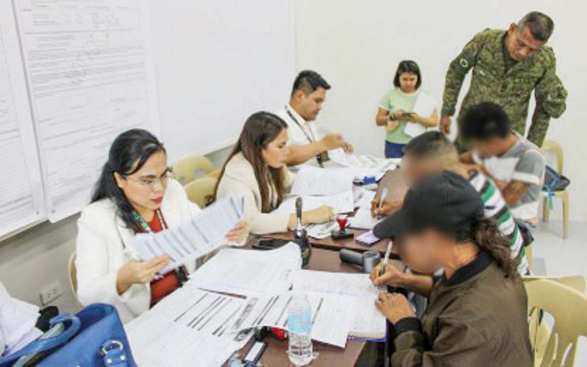 The former Communist Party of the Philippines-New People’s Army rebels filed their application for amnesty before the Local Amnesty Board in Bacolod City last week. Some 300 applicants in Negros and Panay enrolled in the government's amnesty program from July 5 to 12, the Philippine Army’s 3rd Infantry Division says. (Philippine Army’s 3ID photo)